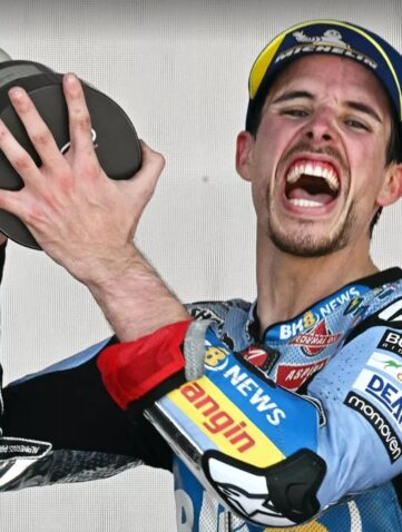Alex Marquez soulève son trophée du GP d'Espagne