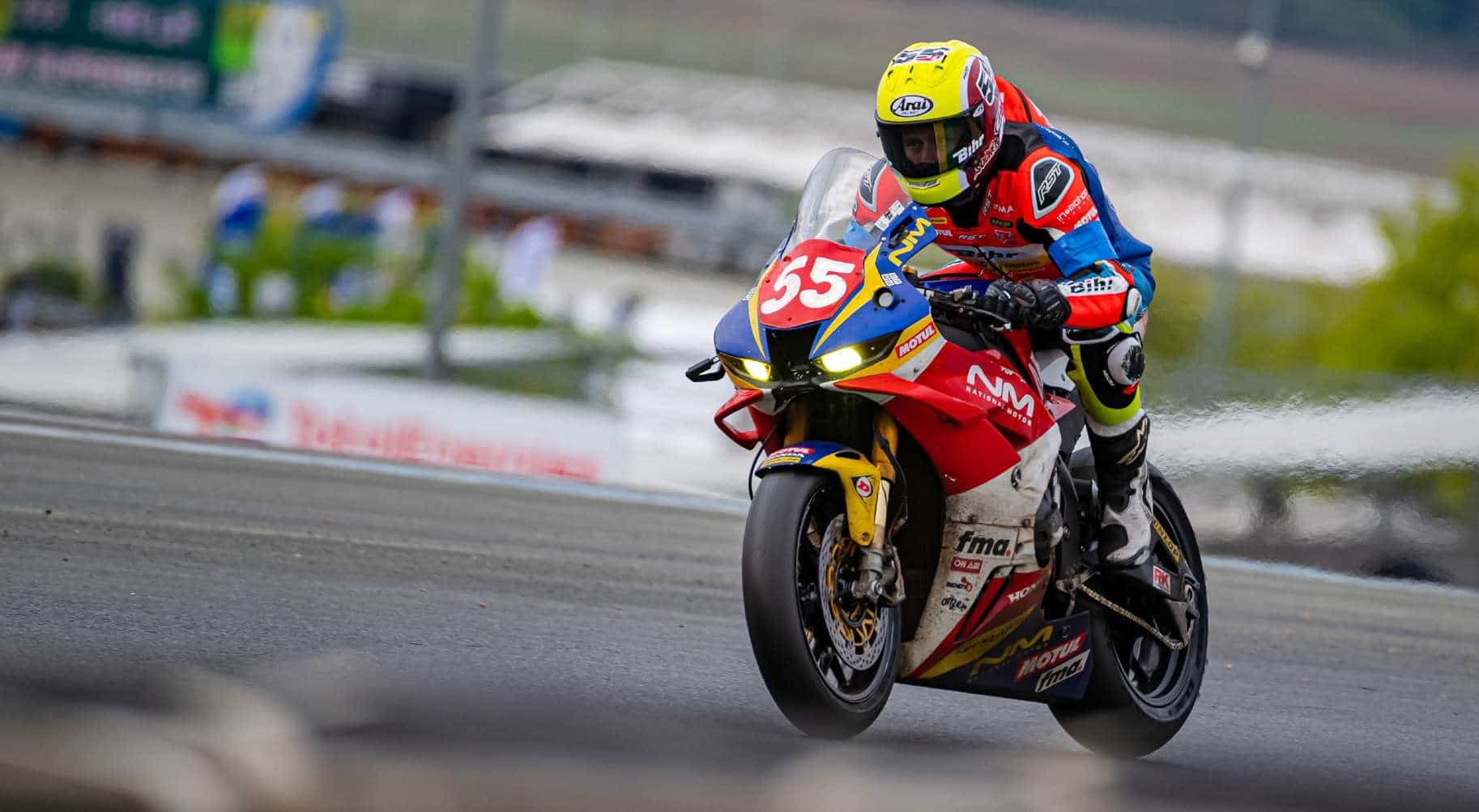 Pilote en action sur le Circuit Bugatti du Mans, 24 Heures Motos 2026