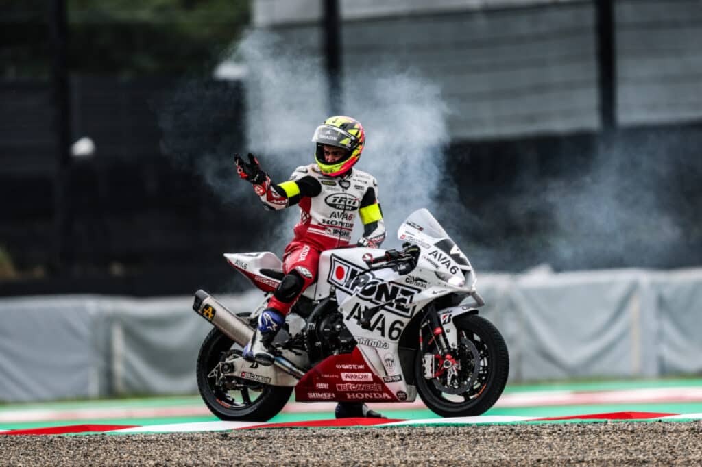 Fim_Ewc_8h_Suzuka_Tati team AVA6 racing, Hugo CLERE, Mickael DI MEGLIO, Isaac VINALES ,CBR1000RR-R