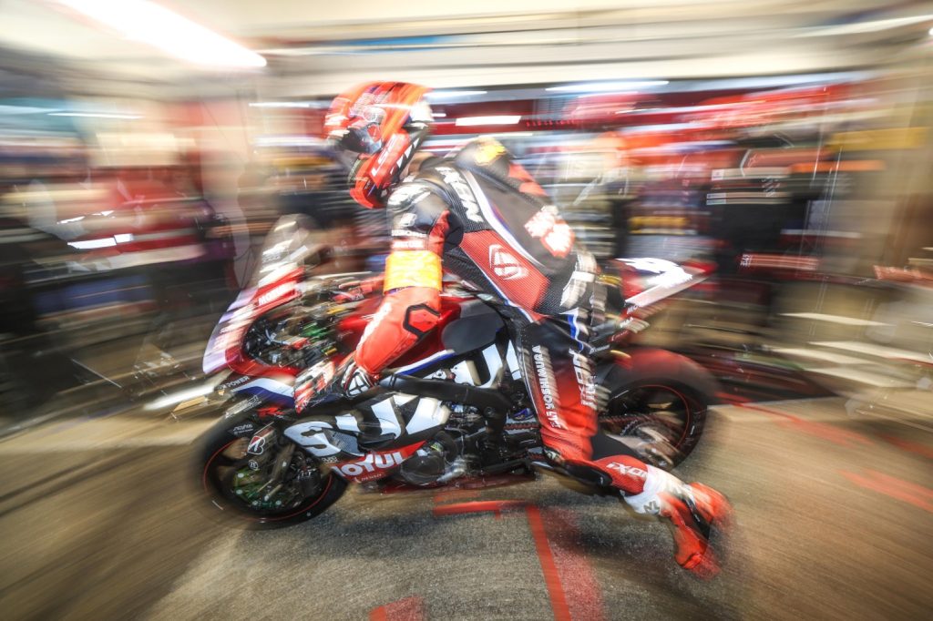Fim_Ewc_2026_Bol_D’Or_YOSHIMURA SERT MOTUL JPN Gregg BLACK FRA Etienne MASSON FRA Dan LINFOOT GBR GSX-R 1000R EWC